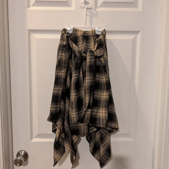 Plaid Handkerchief Hem Skirt in Black and Cream - Picture 1 of 3